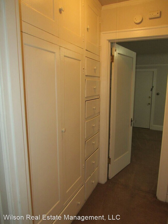 Building Photo - 1501 W Yakima Ave