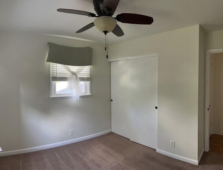 Building Photo - 232 Shawn Dr