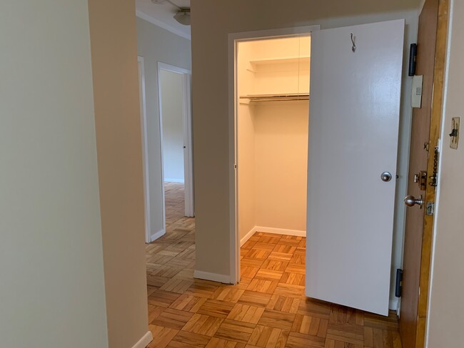 Hall to bedrooms - 4200 Cathedral Ave NW