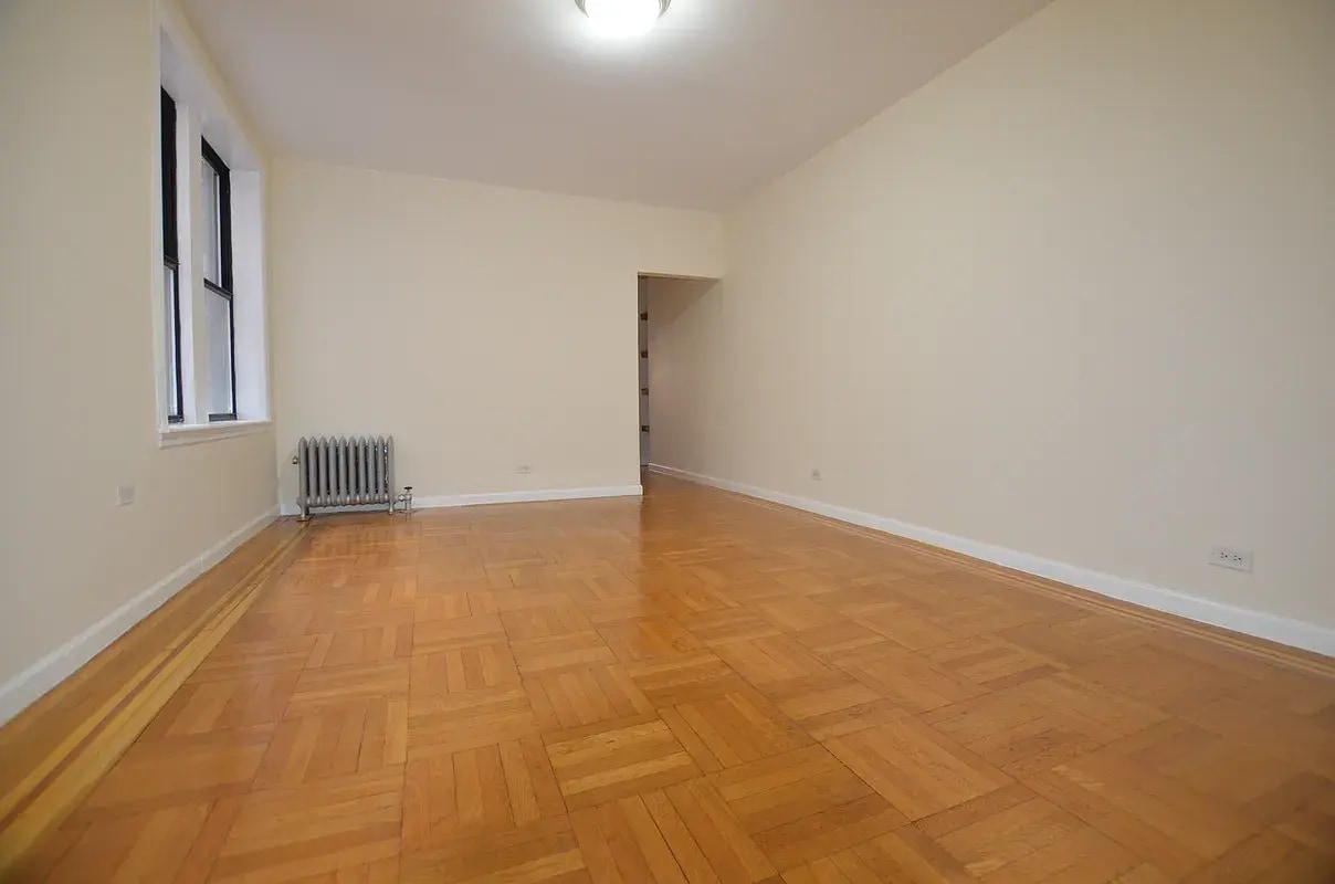 Building Photo - 121 E 38th St