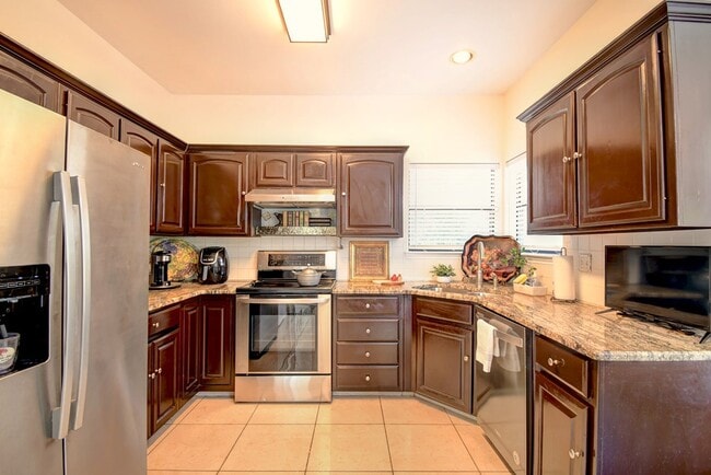 Building Photo - 719 Oak Hollow Dr