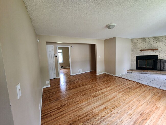 Building Photo - 5108 Emerson Ave N