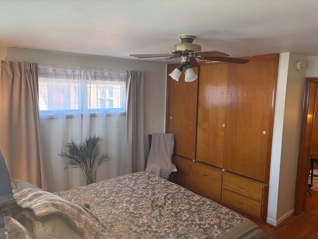 Building Photo - Charming 3 Bed / 1 Bath Home in Mt. Greenwood – Available Now!