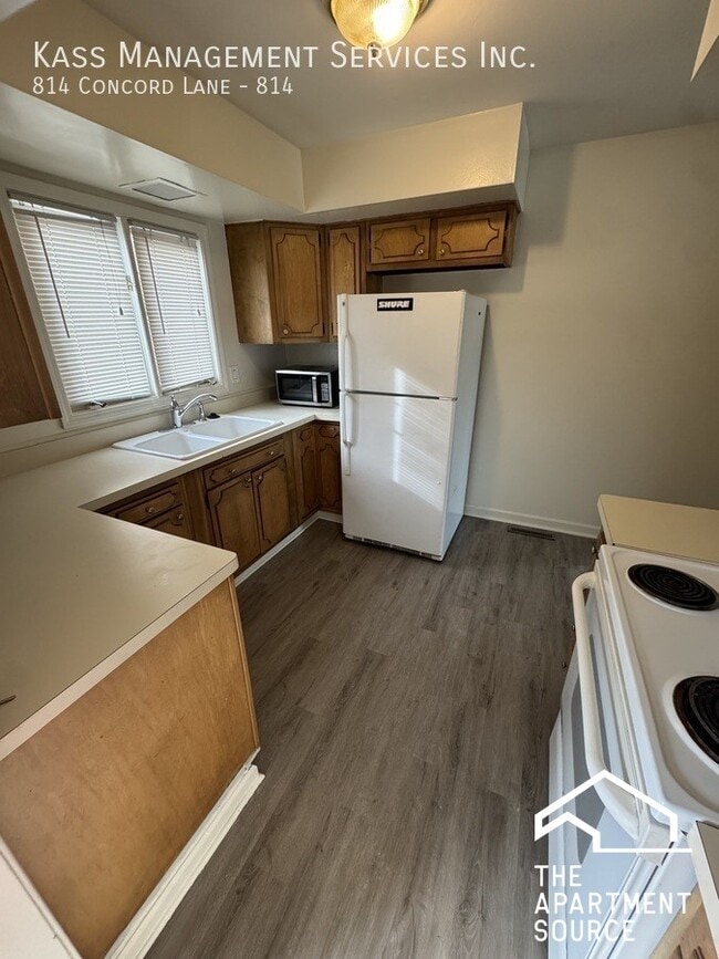 Building Photo - 814 Concord Ln