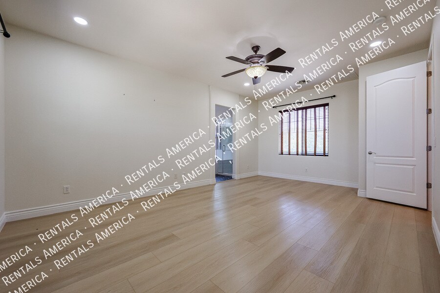 Building Photo - 1081 N Mason Dr