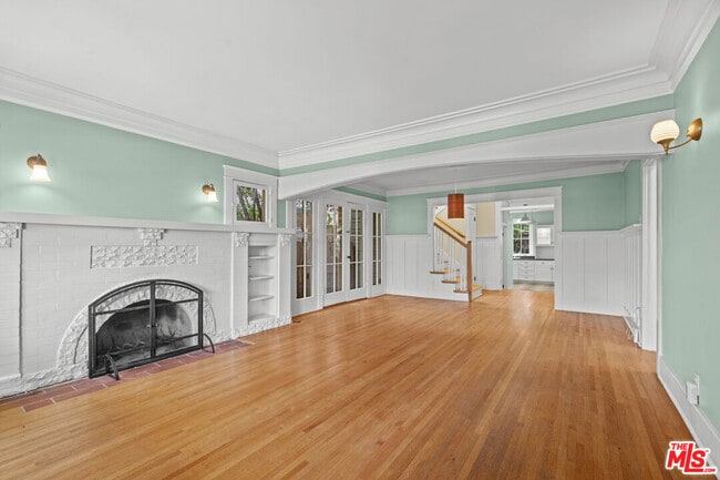 Building Photo - 813 Crestmoore Pl