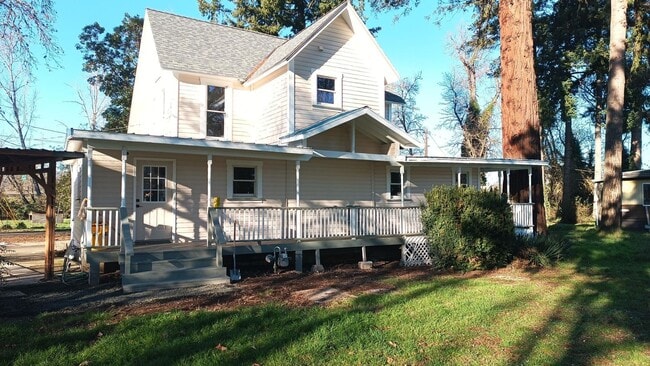 Building Photo - 6+ Bdrm Home Built 1895.  Close In.  With Pastures.