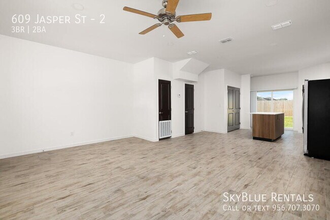 Building Photo - 609 Jasper St