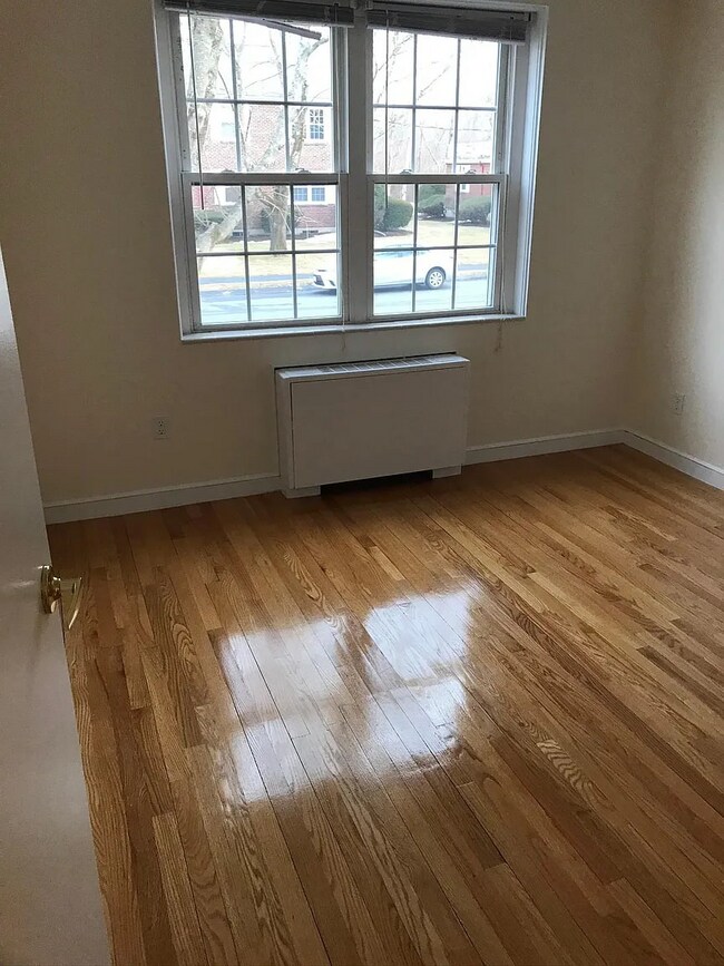 Building Photo - 3 Captain Parker Arms