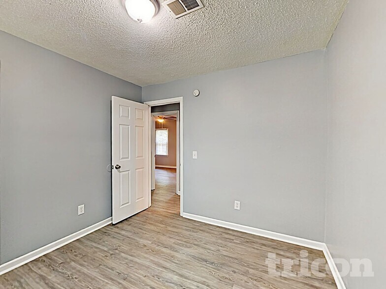 Building Photo - 202 River Song Rd