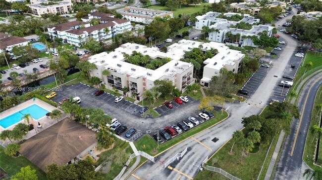 Building Photo - 10865 SW 112th Ave