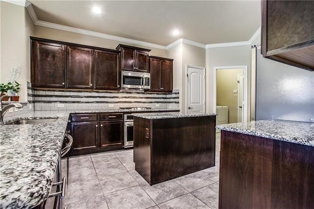 Building Photo - 300 Rugby Ln