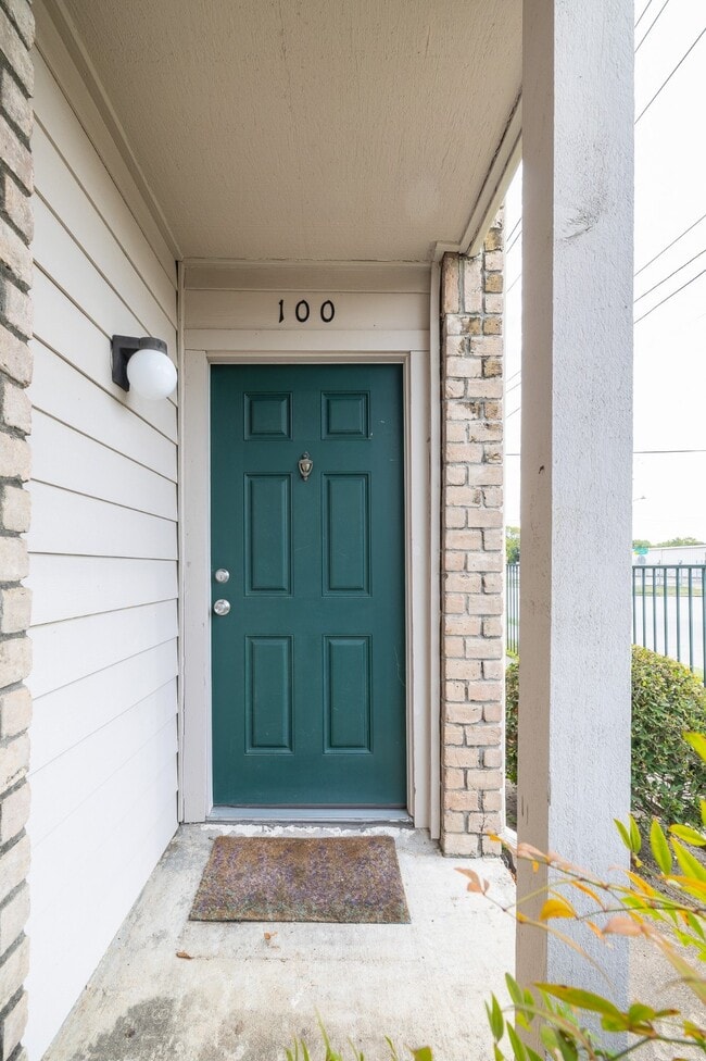 Building Photo - 14600 Fonmeadow Dr