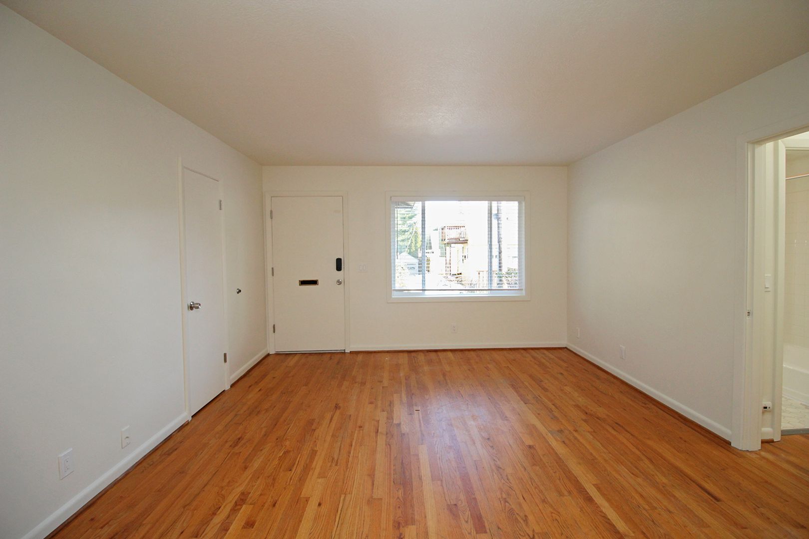 Building Photo - 3525 SW 10th Ave