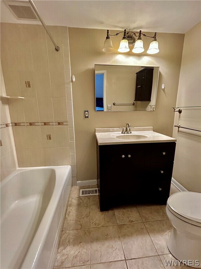 Building Photo - 38 Oakland Pl