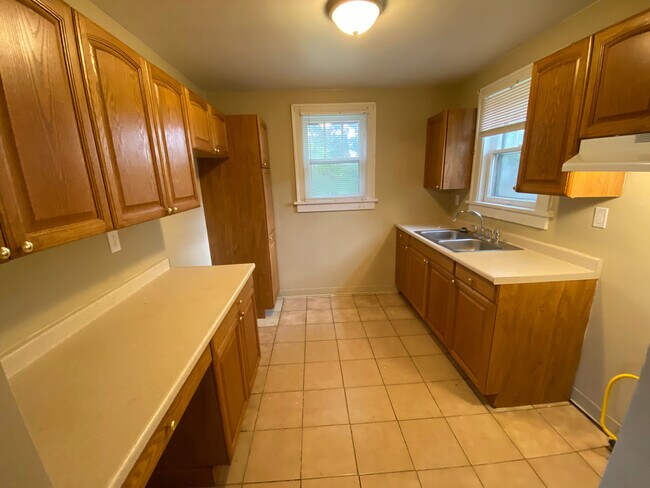 Building Photo - Two Bedroom Home on Marland Heights