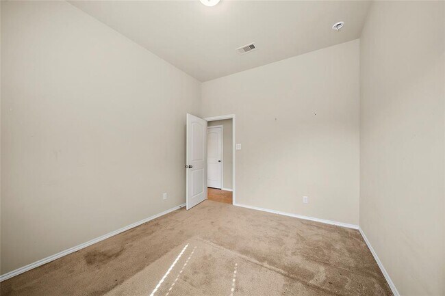 Building Photo - 2801 Enchanted Lake Dr