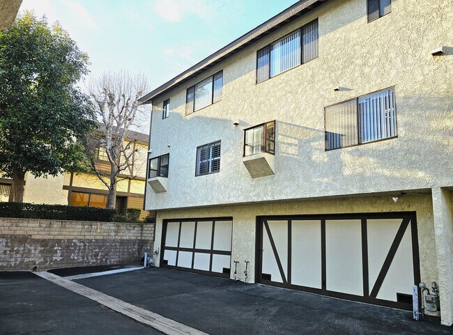 Building Photo - 21141 Lassen St