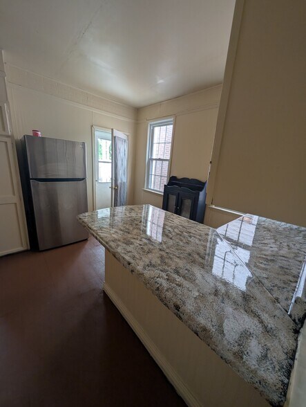 Building Photo - 228 Blackman St
