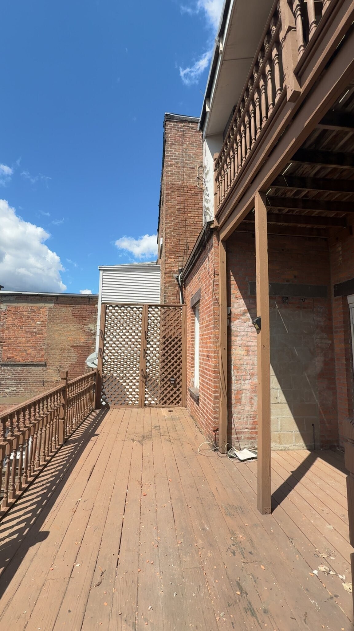 Building Photo - 153 1st St