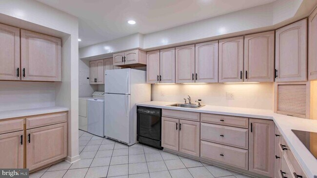 Building Photo - 29 Stonehenge Cir