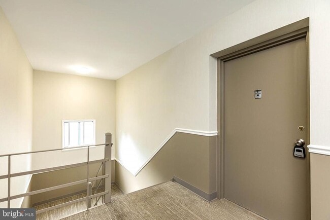 Building Photo - 10650 Weymouth St