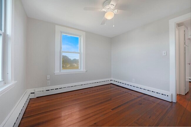 Building Photo - 736 Sconitcut Rd
