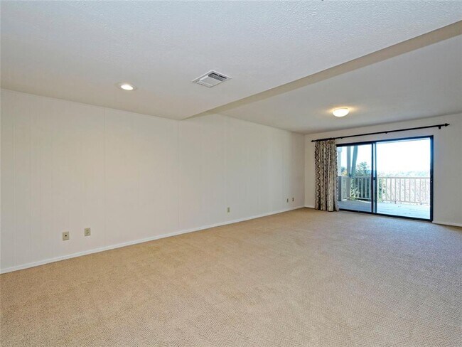 Building Photo - 519 Rock Bluff Dr