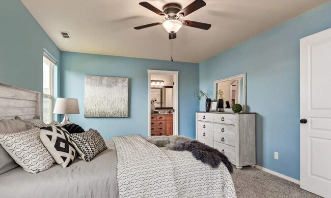 Building Photo - Charming Townhome located in a great area! Coming soon!