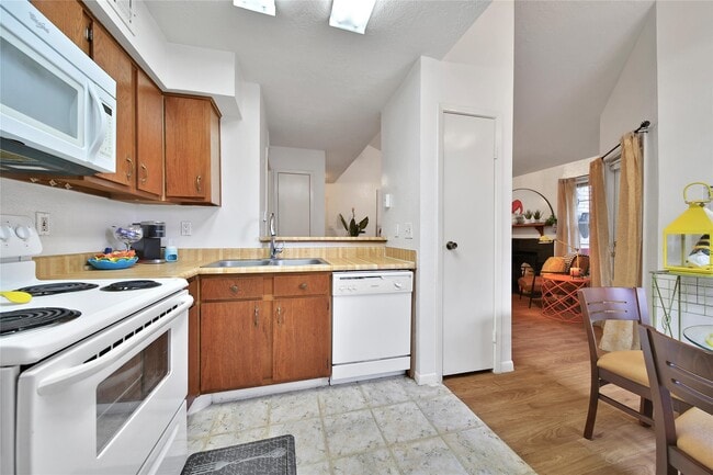 Building Photo - 2021 Spenwick Dr