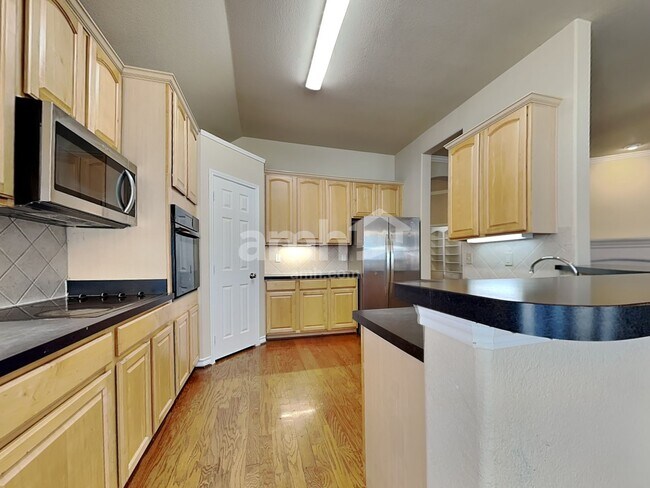 Building Photo - 989 Dogwood Ln