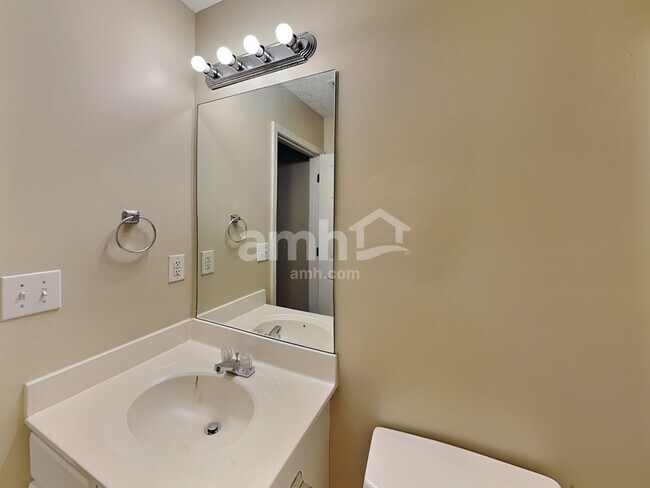 Building Photo - 6932 Silver Bend Pl