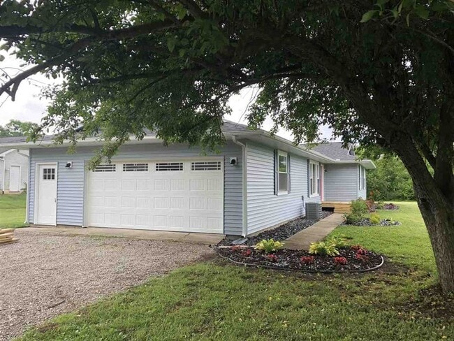 Building Photo - Beautiful home, rural setting but close to...