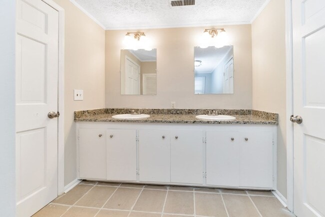 Building Photo - Hot Listing! Modern 3BR/2BA in Talladega –...