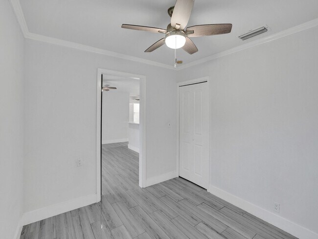 Building Photo - 601 NE 59th Ct