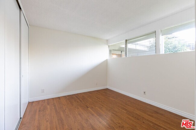 Building Photo - 11133 ROSE Ave