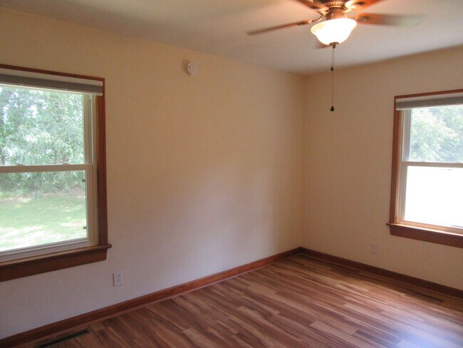 Building Photo - Beautiful Home with a Country Setting