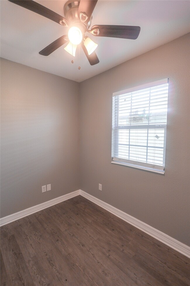 Building Photo - 23901 S Wildwood Dr