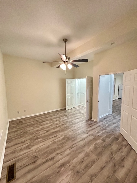 Building Photo - 404 E 18th St