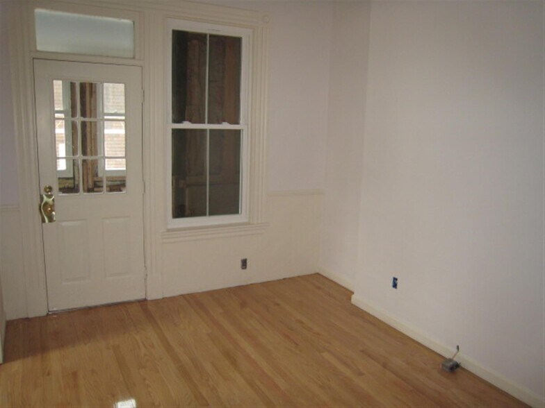 Building Photo - 39 Laurel St