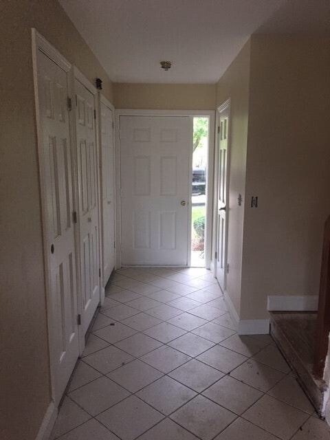 Building Photo - B11 Stonehedge Dr