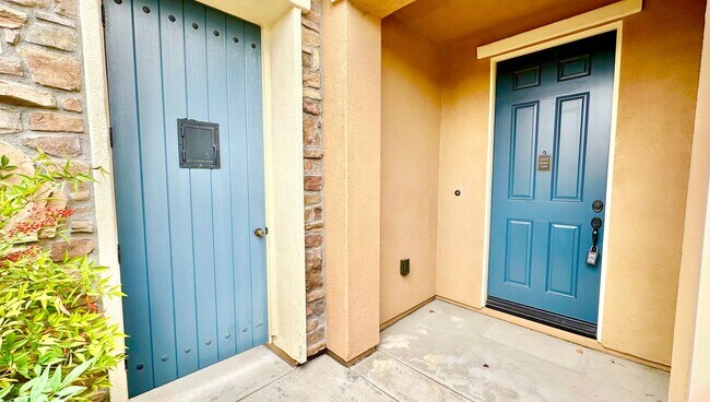 Building Photo - Beautiful, Stand Alone Condo in Resort-lik...