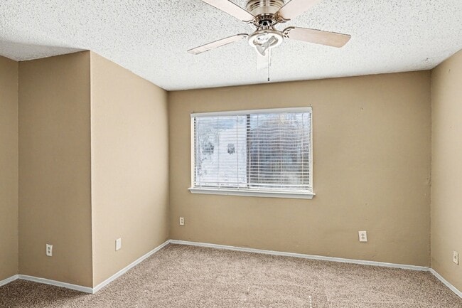 Building Photo - 10328 Chelmsford Dr