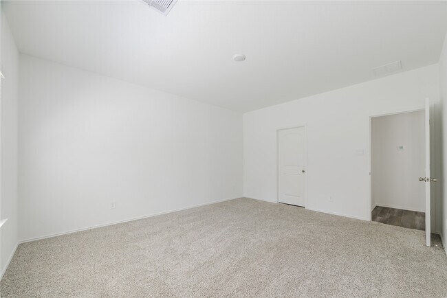 Building Photo - 24106 Juniper Hts Dr