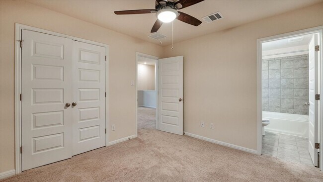 Building Photo - Redland Rd/281 Sienna Subdivision