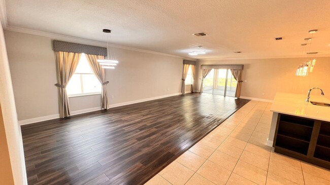 Building Photo - Immaculate 4 BR / 3 BA - With an OFFICE!