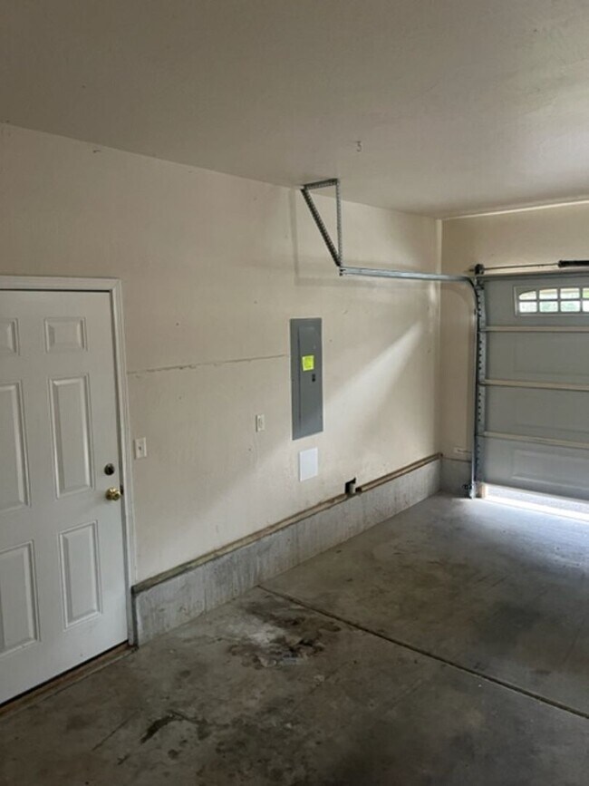 Building Photo - 1297 Clearsprings Dr