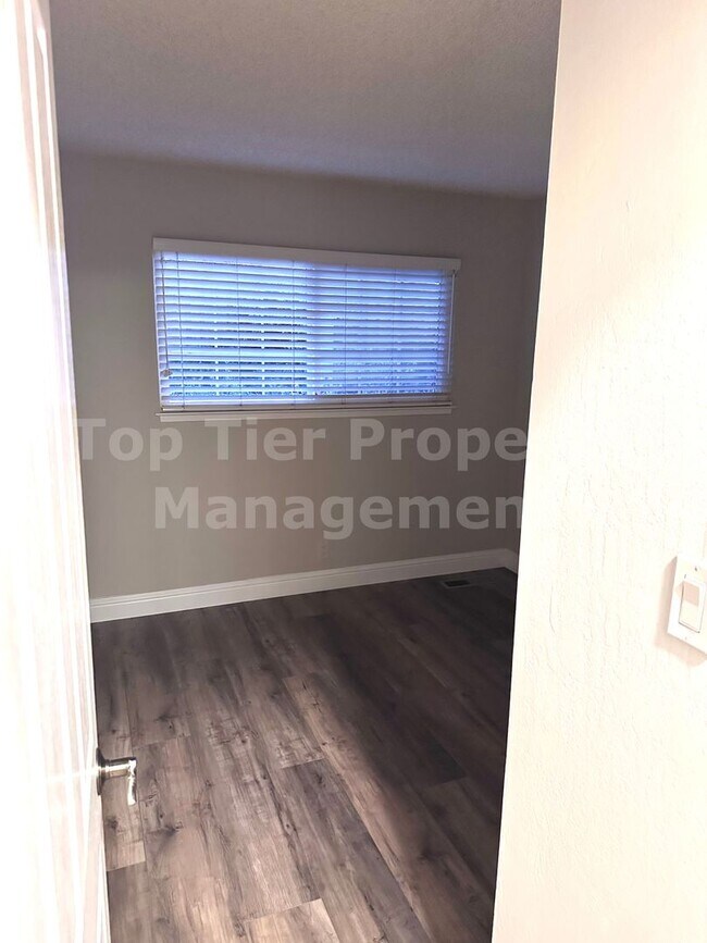 Building Photo - Very nice 4 Bed/2 Bath /1,250 square foot house in Concord available April 1st! Features and amen...