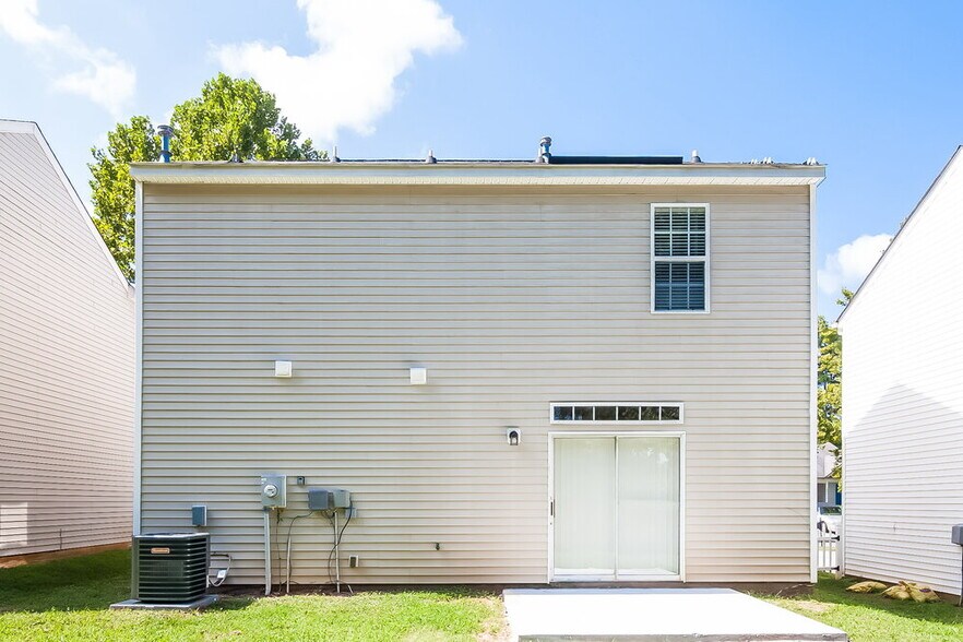 Building Photo - 2643 Oasis Ln