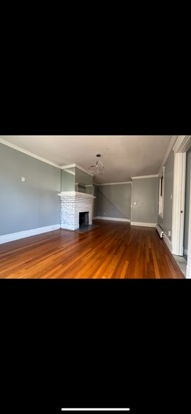 Primary Photo - 76 Porter St